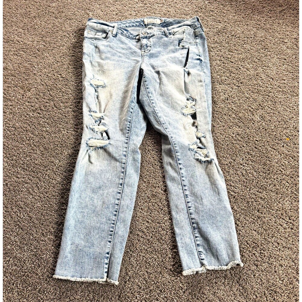 Torrid Boyfriend Jeans Womens 14 Light Wash Distressed Ripped Raw Hem Mid Rise